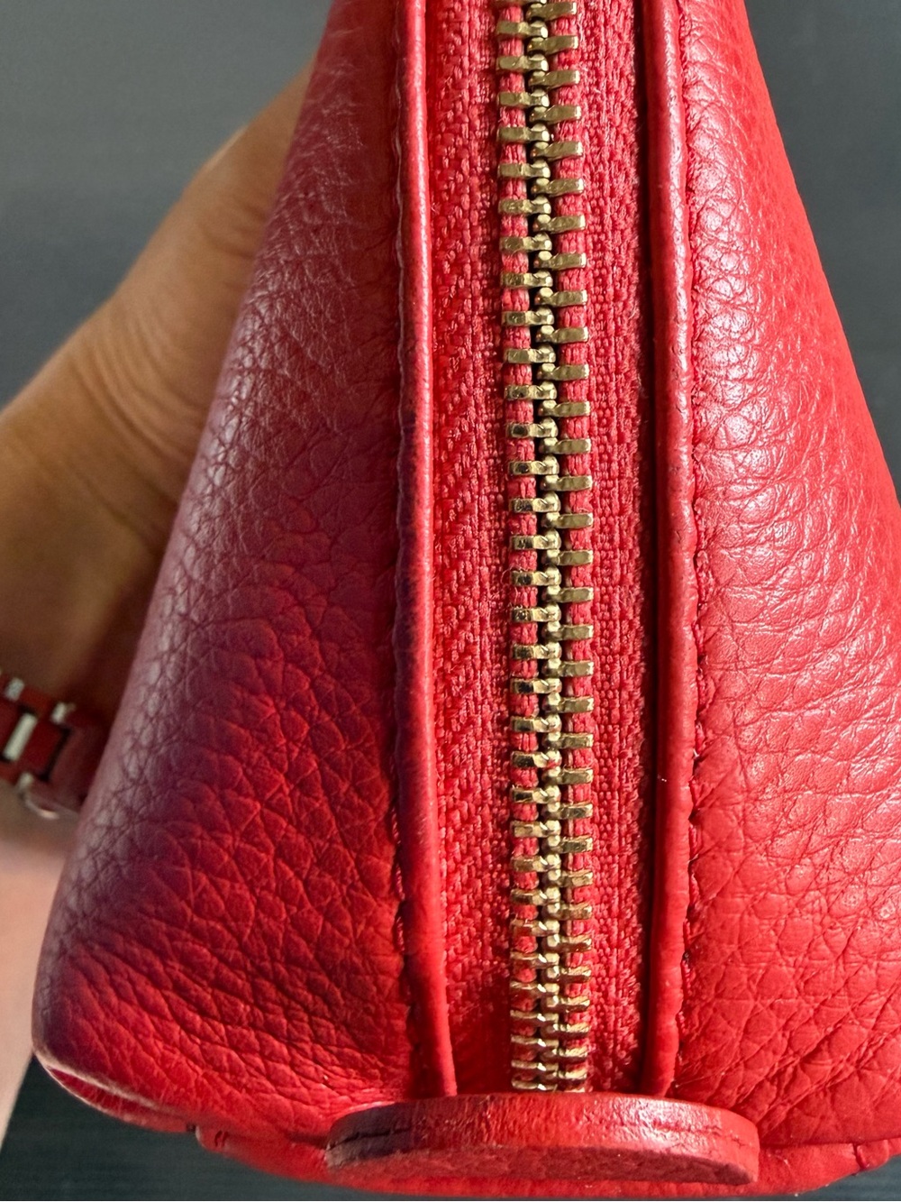 Cuyana Red Leather Medium Travel Case w/ Gold Tone Hardware (Retired Size) - Picture 8 of 14